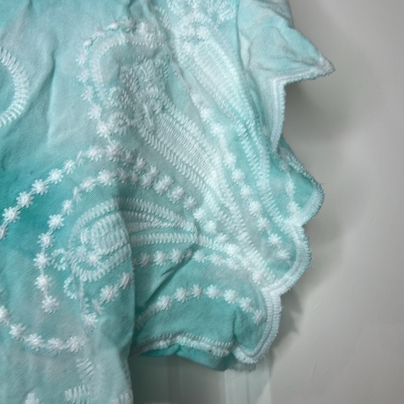 CHICOS BLUE ANE WHITE EMBROIDERED TOP WITH SCALLOPED TRIM CHICOS SIZE 0 - Picture 4 of 6